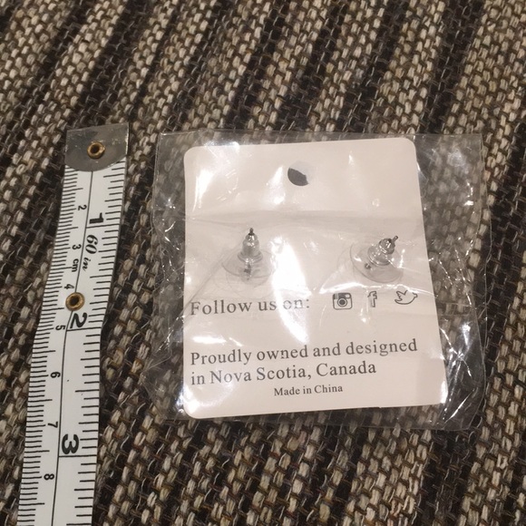 Beck & Boosh Earrings - Picture 3 of 3